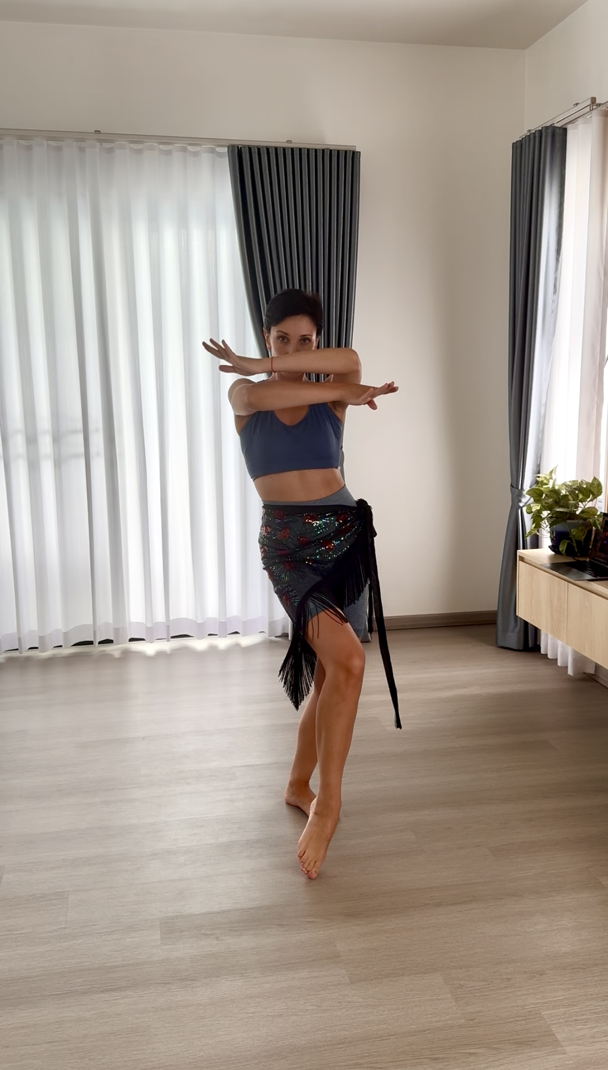 Ирина — скрещенные руки, изоляция корпуса, глава 2